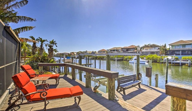 Solar-Heated Pool! Tropical Apollo Beach Hideaway