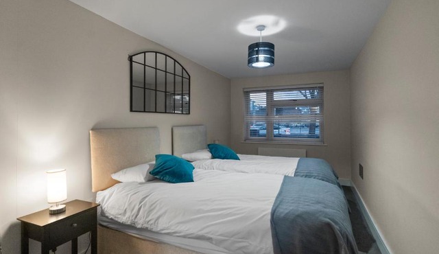 Solihull Flat For 2 with Fast WiFi with Free Secured Parking