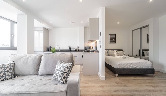 Solihull Studio | Parking WiFi NEC BHX