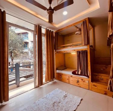 Solo Nari Backpackers Rishikesh
