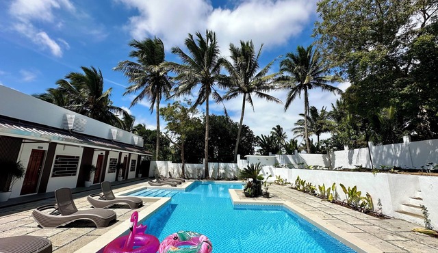 Solstice Suites With Pool 52 Pax capacity