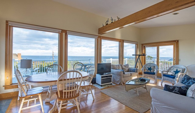 Solymar Oceanfront 150 steps to the Beach! Fabulous deck and views!