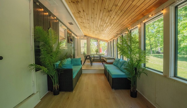 Something About Sara: 4BR Lake House on Lake Sara
