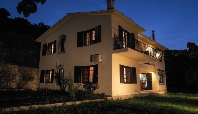Sonia Rustic Mansion - 5bd 30 Sec Walk To Beach!