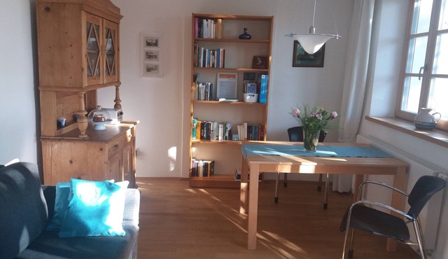 Sonnige Ferienwohnung mit einem Schlafzimmer und Westbalkon
