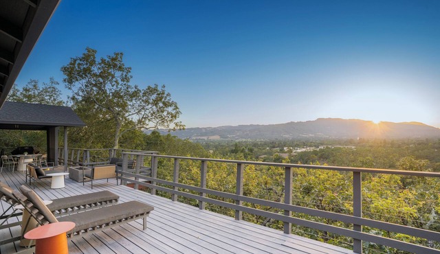 Sonoma Gem! Modern. Serene. Wine Retreat w/HOT TUB!