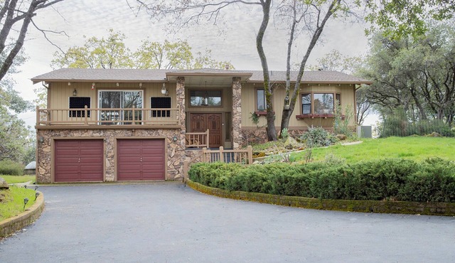 Sonora Splendor – Stately 3 BDR on Secluded Lot!