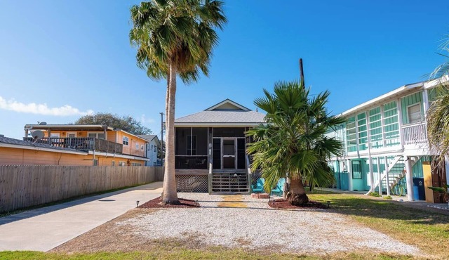 Soothing 2-bedroom house with AC in Rockport