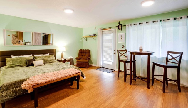 Soothing Studio w/Lush Views: 2 Mi to Beach!
