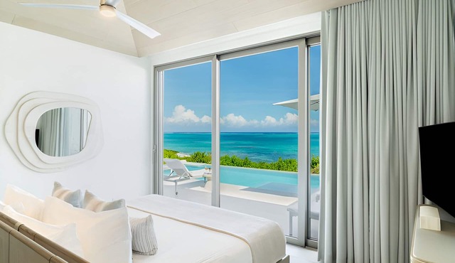 Sophisticated Villa w/Balcony Overlooking Sparkling Blue Seas
