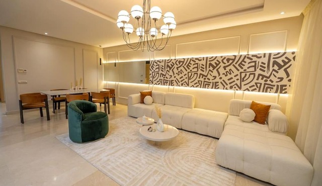 Sophisticated 3BR with Ample Space & Top Amenities