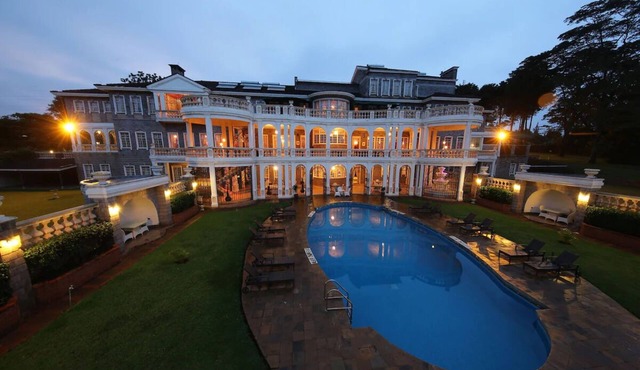 Sophisticated Room Near Pool and Gardens – Perfect for Relaxation