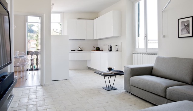 Sophisticated, spacious apartment a short walk away from the historic centre.