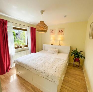 Souterrainwohnung mit großem Garten und Sauna