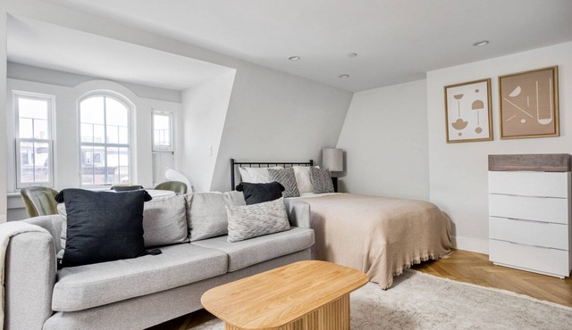 South End Studio near T, Shops + Dining