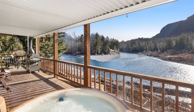 South Fork Lodge - TWO riverfront apartments