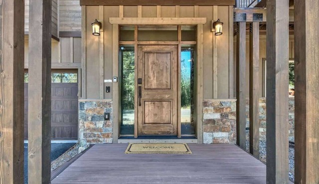 South Lake Adventure Lodge: Hot Tub, Air Conditioning, Games, Fireplace, EV Charger, Bunk Beds