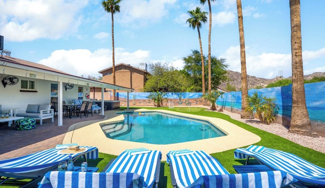 South Mountain FREE HEAT Pool & Hot Tub walk to Trails & Park NEW
