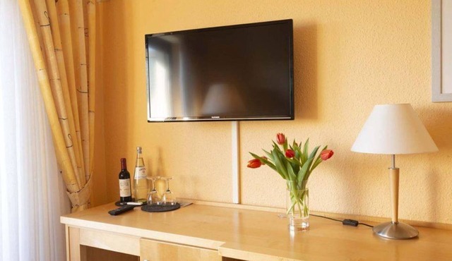 South side with balcony, with panoramic view max. 1 nights - Waldhotel Sonnenberg