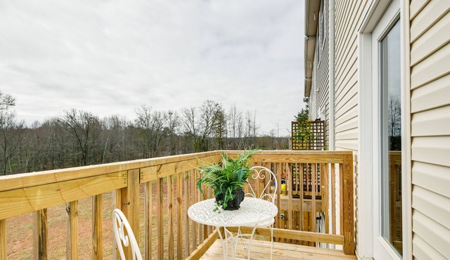 Southeast Greenville Townhome ~ 7 Mi to Downtown!