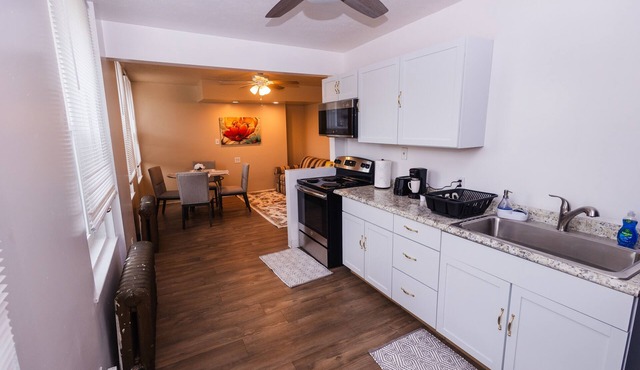 Southside apartment 2 bedroom and Pet-friendly 10 minutes from downtown