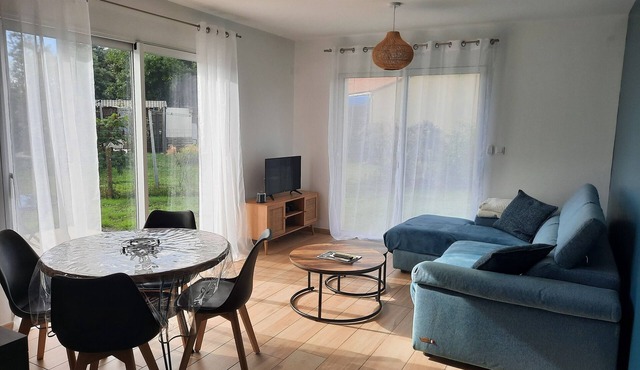 Spacious 4-person house between town, lake and ocean L'Echappée Belle