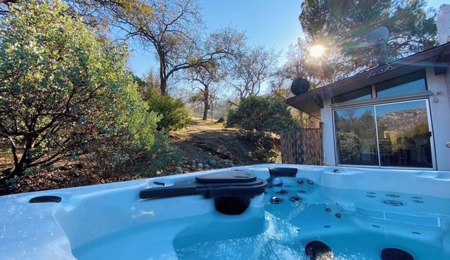 Spa, 5 minutes from Sequoia National Park. Spacious, convenient and private.