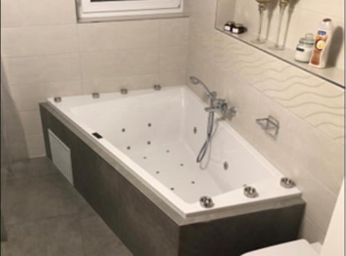 Spa Aphrodite, Wohlfühlen und Wellness mit Privatsphäre, sowie Homeoffice Arbeitsplatz mit schnellem 250 Mbit WLAN