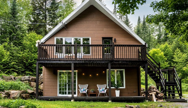 Spa + bubbly + privacy in the woods, near the city