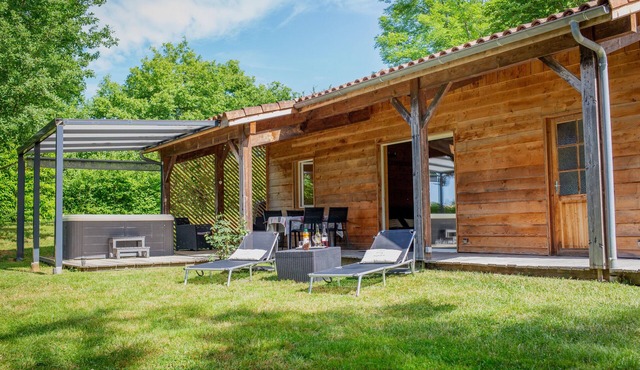 Spa JACUZZI privatif- Piscine en été - Clim - Chalet Cèdre - Gers - Occitanie
