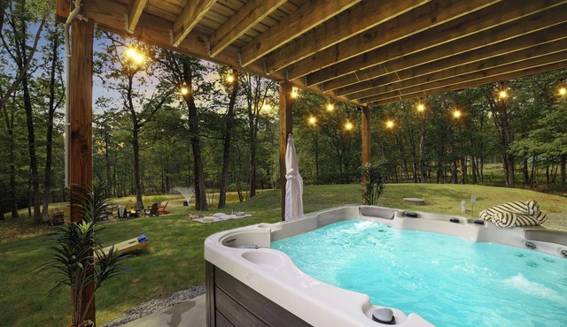 Spa-Like Rustic Retreat In Nature With Glass Barrel Sauna, Hot Tub & Pond!
