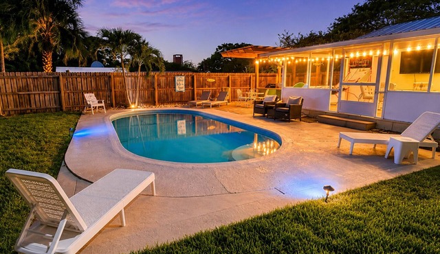 Space Coast Pool Haven - King Bed - Beaches Nearby