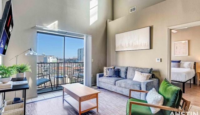 Space for 8 Near Downtown Easy Walk to UT Campus