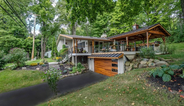 SPACE & privacy on Keuka with a fabulous house, outdoor kitchen, lawn, & beach!