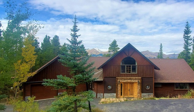 Space Wrangler Lodge / Luxury Breckenridge Retreat