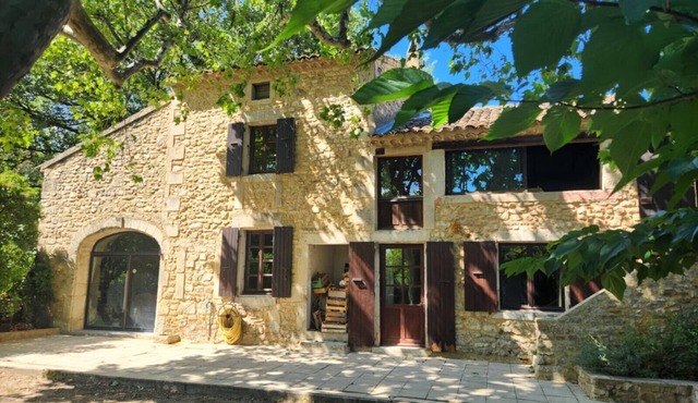 Spacieuse Maison Familiale Avec Piscine aux Portes de la Provence