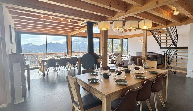 Spacious chalet with sauna and jacuzzi, near Notre-Dame-de-Bellecombe