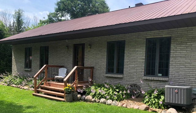 Spacious and charming private home - country escape