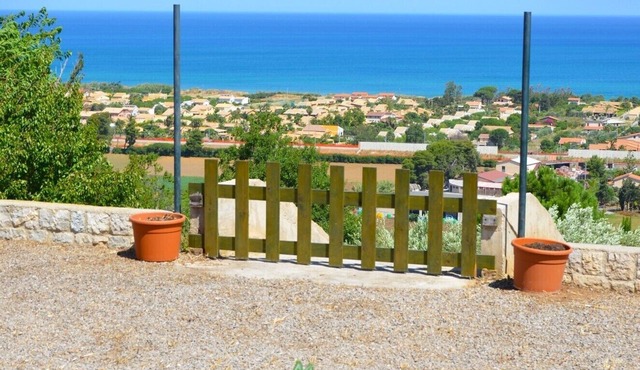 Spacious villa with sea view, large garden barbecue, near the sea and Cefalu