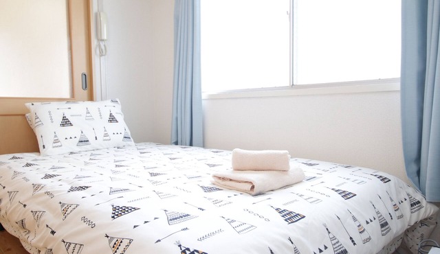 Spaciou room with Three beds next to Kuromon market walk to Namba !