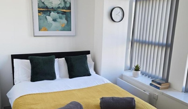 Spacious 1 & 2 Bed Apartment - Desborough - Kettering - Sleeps up to 5 - Free Parking, - WIFI - Contractors, Professionals, Families and Relocators - By The Home Makers Hub