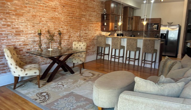 Spacious 1 bed/1 bath historical loft offers exposed brick, and high ceilings.