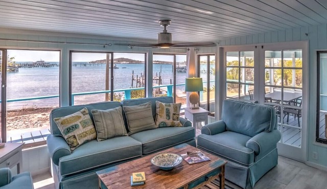 Spacious 1 Bed/1 Bath Home Overlooking the Harbour