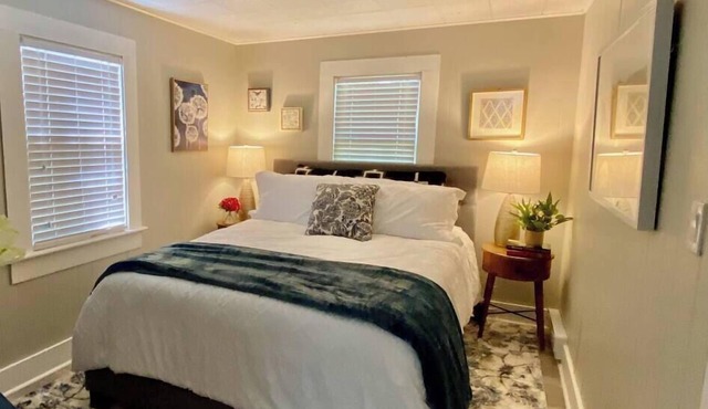 Spacious 1 Bedroom Cottage Close to Everything 2