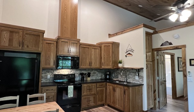 Spacious 1 bedroom Lake front property