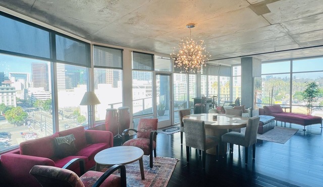 Spacious 1 Bedroom Luxur Loft With Panoramic Cityscape