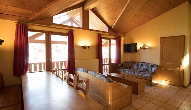 Spacious 10-12 Pers Duplex, Near Slopes, Balcony, WiFi, Sauna, Fitness, Val-Cenis, France