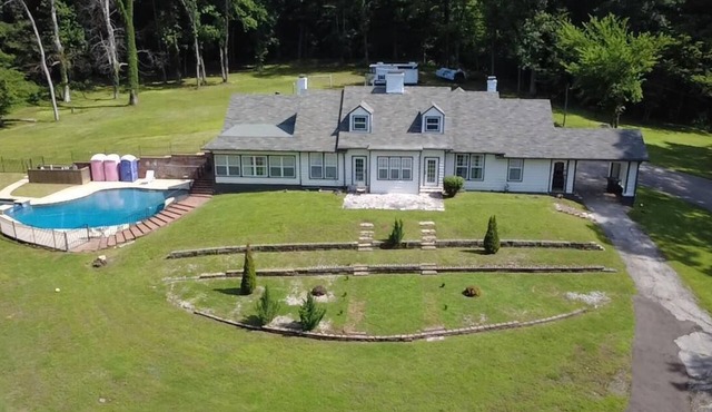 Spacious 10- Bedroom House Vibrant Memphis With Pool