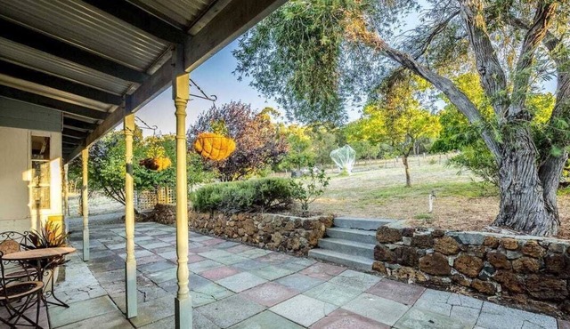 Spacious 100 year old renovated Perth Hills home with pool & nature views