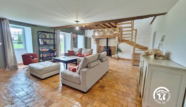 Spacious 12 pers. cottage with games and modern comfort